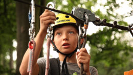 klimbos-jongen-kinderfeestje-veiligheid-touw-zekering